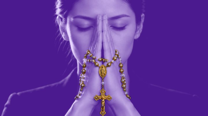 Woman 11 of 13 in prayer, wearing Rosario N°01