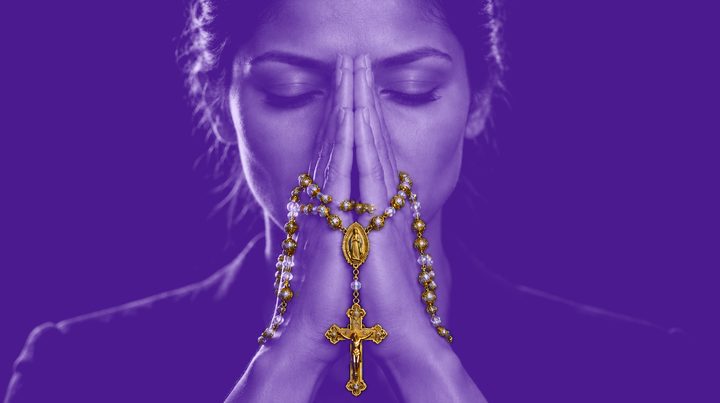 Woman 5 of 13 in prayer, wearing Rosario N°01