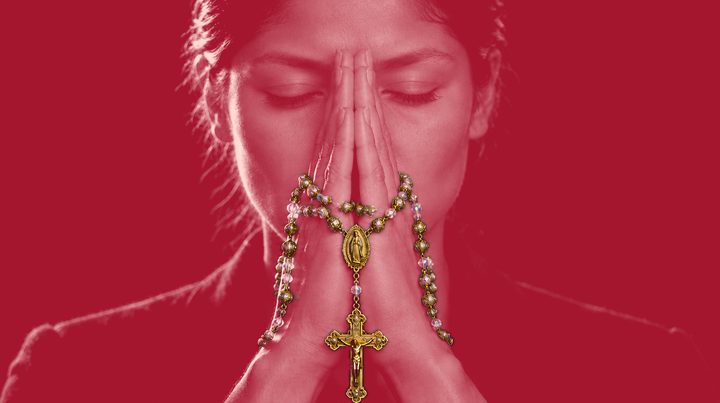 Woman 4 of 13 in prayer, wearing Rosario N°01