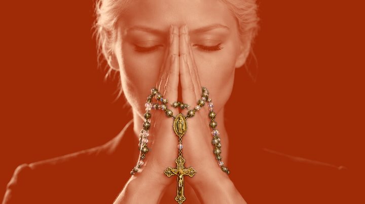 Woman 6 of 13 in prayer, wearing Rosario N°01